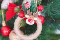 Charming Reindeer Wreath Christmas Bauble