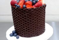 Bubble Wrap Chocolate Cake Decorating Hack