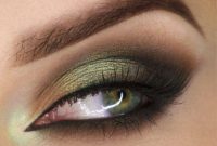 Glamorous Holiday Makeup Looks