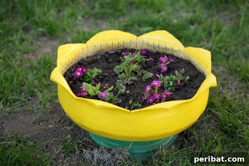 Rubber Reborn: 30 Garden Tire Transformations 8 Scalloped Tire Container