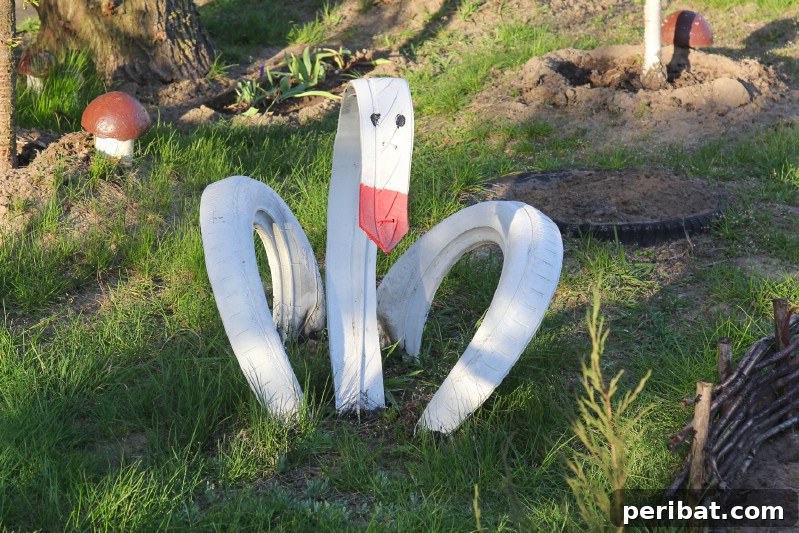 Rubber Reborn: 30 Garden Tire Transformations 10 Make Garden Art