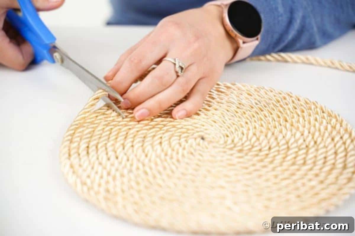 Effortless Chic DIY Rope Bag Tutorial 12 Trimming and gluing the end of the rope to finish a circle