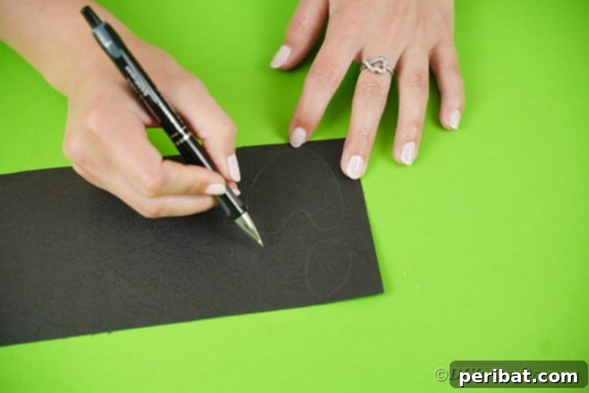 Fun and Easy Halloween Paper Fan Decor 17 Drawing on black paper