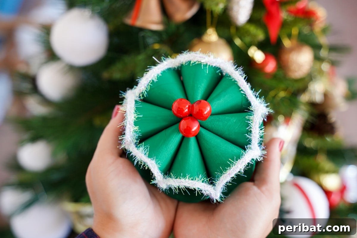 Roll-Upcycled Christmas Cheer 19 Green paper christmas craft