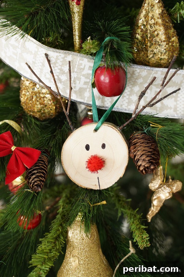 Sixty Sparkling DIY Ornaments for Your Christmas Tree 24 Wood slice reindeer in tree