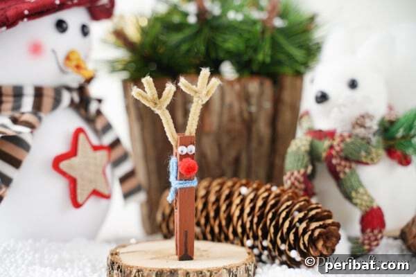 Sixty Sparkling DIY Ornaments for Your Christmas Tree 27 Clothespin reindeer on wood slice