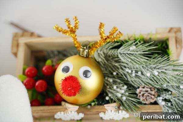 Sixty Sparkling DIY Ornaments for Your Christmas Tree 5 Gold reindeer ornament