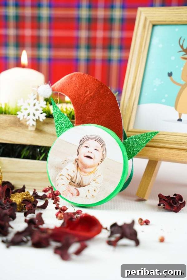 Sixty Sparkling DIY Ornaments for Your Christmas Tree 7 Elf photo ornamento n table