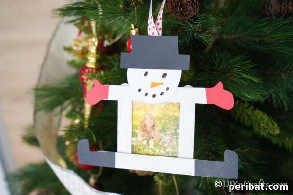 Sixty Sparkling DIY Ornaments for Your Christmas Tree 8 Snowman photo ornament in tree