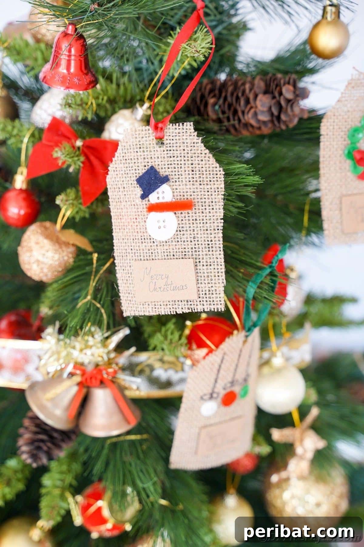 Charming Burlap Christmas Gift Tags: 3 Effortless DIY Styles 26 A delightful snowman gift tag crafted from burlap, hanging as an ornament on a vibrant Christmas tree.