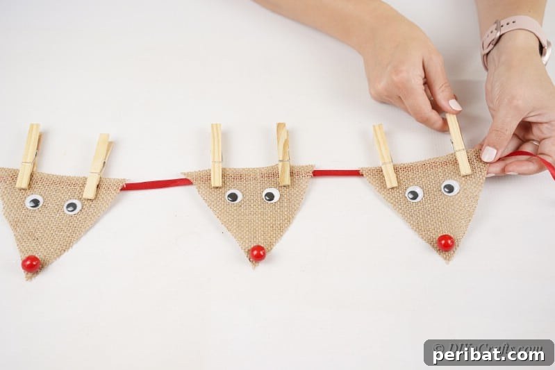 Rustic Reindeer Burlap Garland 16 img 107201 16