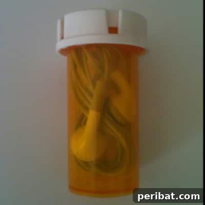Boş İlaç Şişelerini Değerlendirmek İçin 30 Harika Fikir 26 Pill Bottle Earphone Storage