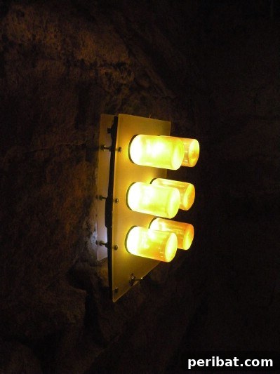 Boş İlaç Şişelerini Değerlendirmek İçin 30 Harika Fikir 30 Upcycled Pill Bottle Lamp
