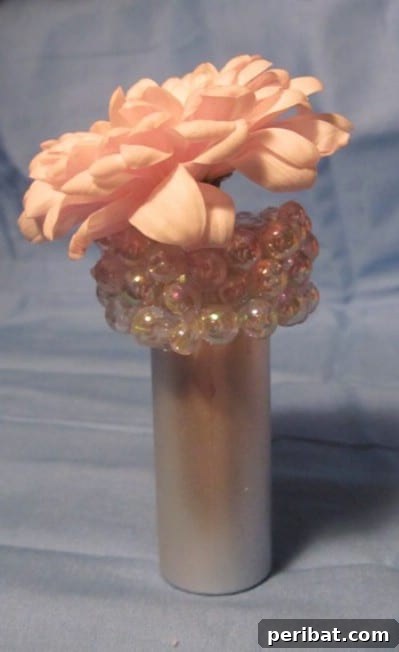 Boş İlaç Şişelerini Değerlendirmek İçin 30 Harika Fikir 31 Pill Bottle Single Flower Vase