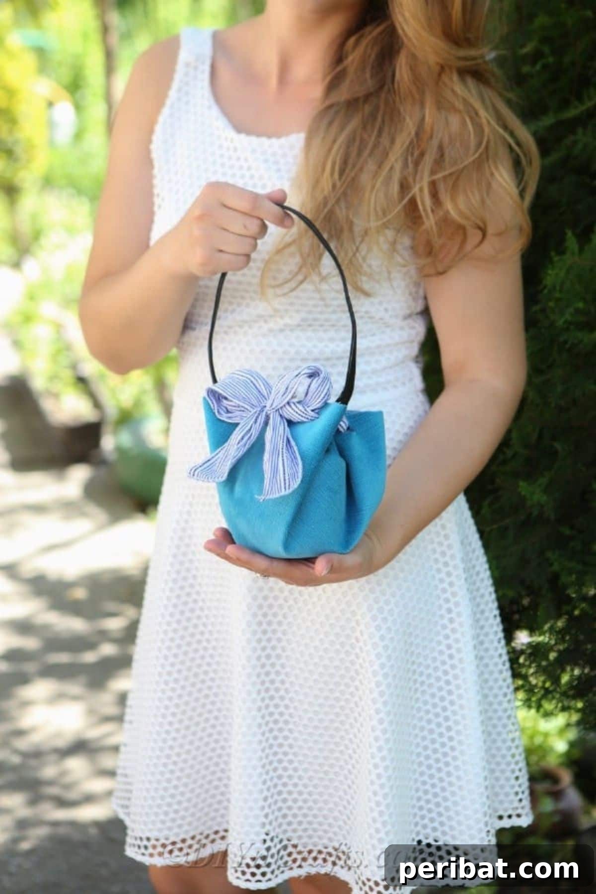 Woman holding a charming felt no-sew handbag, a perfect DIY accessory for young girls to carry their tiny treasures and encourage imaginative play.
