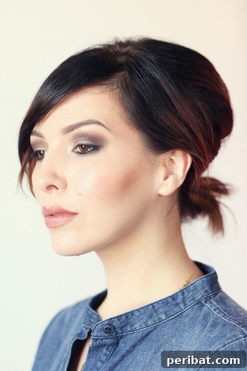 Learn how to create a voluminous ponytail even with short hair, inspired by 60s styles
