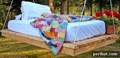 35 Creative Outdoor Pallet Ideas for Every DIY Skill Level 14 Easy to Make Pallet Hanging Daybed
