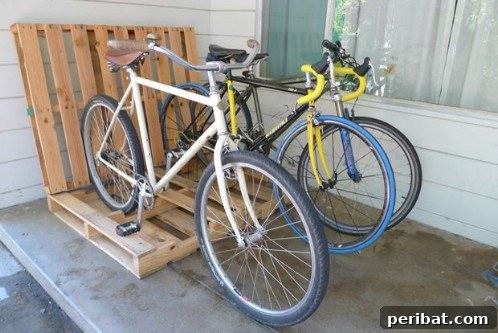 35 Creative Outdoor Pallet Ideas for Every DIY Skill Level 36 Simple Pallet Bike Rack