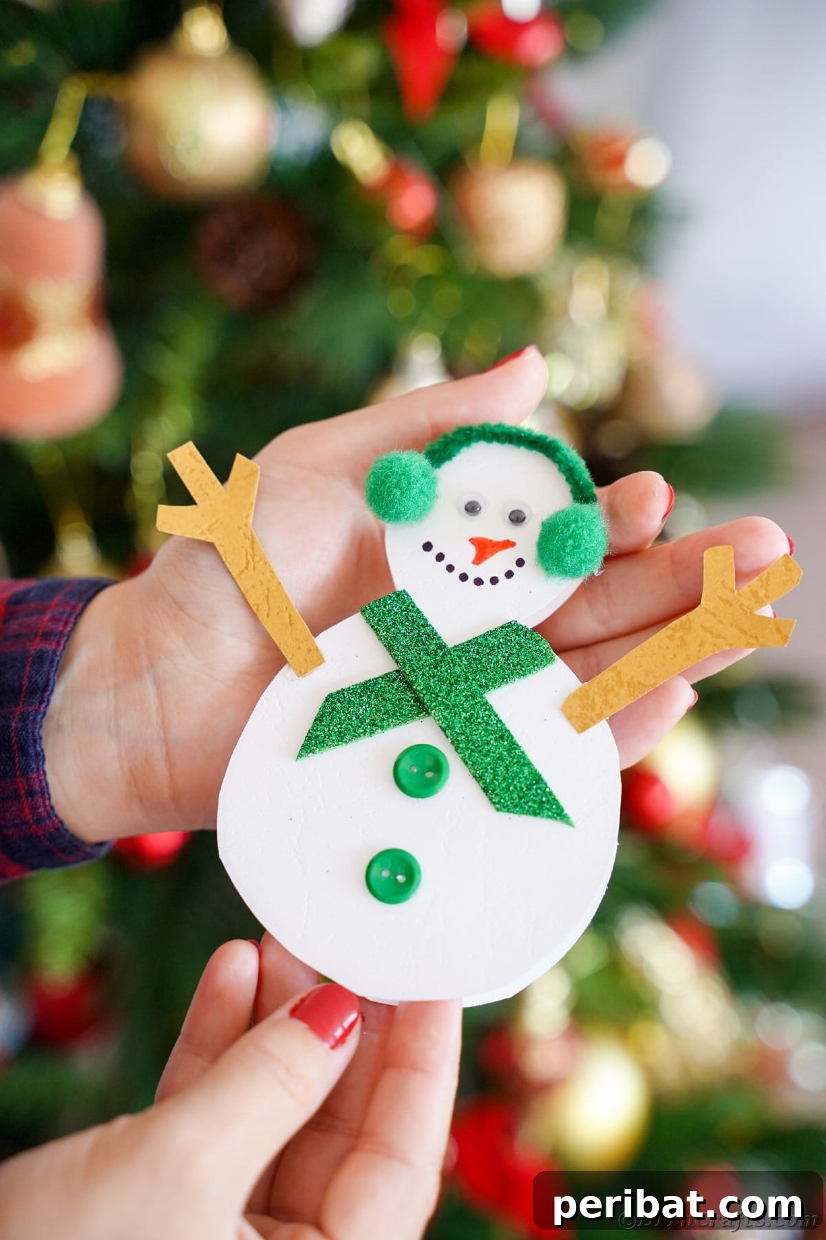 Simple Snowman Christmas Card Craft for Children 2 paper snowman in hands