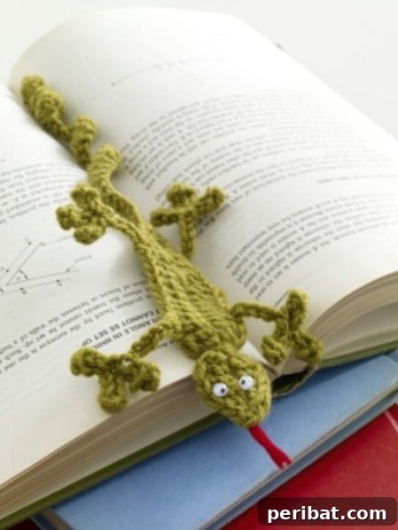Knitted gecko bookmark