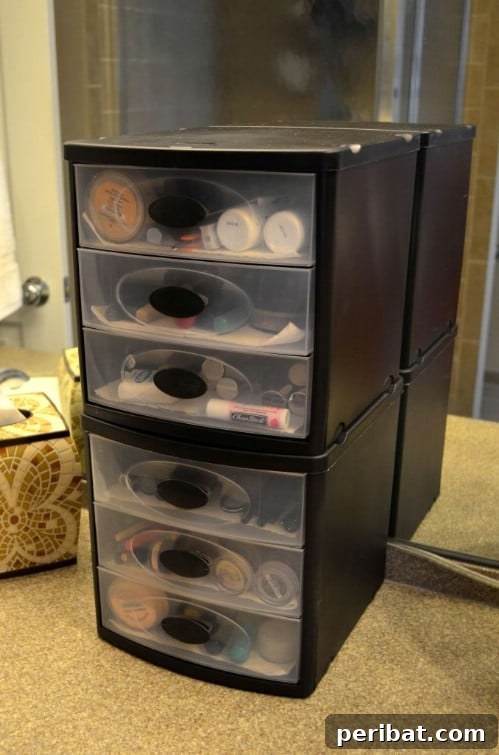 Decorated plastic drawer unit for makeup storage