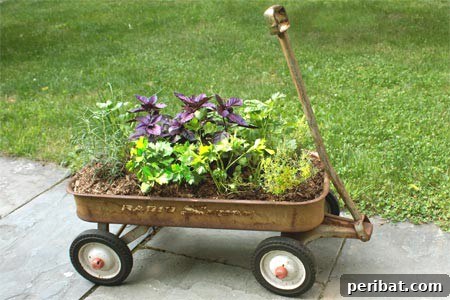 Minik Oyuncakların Büyük Dönüşümü: 25 Yaratıcı Yeniden Kullanım Projesi 2 Wagon Herb Planter