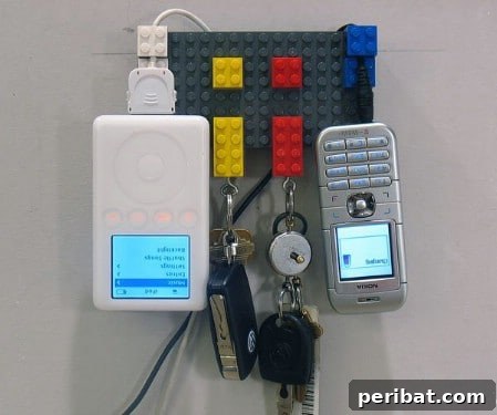Minik Oyuncakların Büyük Dönüşümü: 25 Yaratıcı Yeniden Kullanım Projesi 15 Lego Charging Station