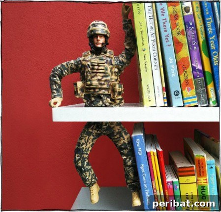 Minik Oyuncakların Büyük Dönüşümü: 25 Yaratıcı Yeniden Kullanım Projesi 5 Double Decker Bookend