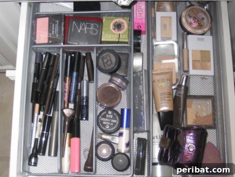 85 Genius Home Organization and Storage Hacks for Every Space 38 Kitchen utensil tray used to organize makeup brushes and eyeliners