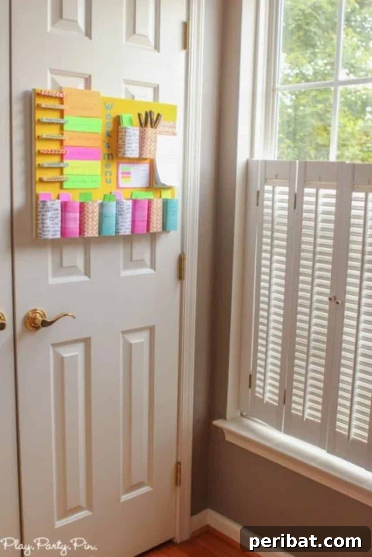 Charming Rustic Kitchens: DIY Decor and Craft Projects 28 Easy DIY Weekly Menu Board