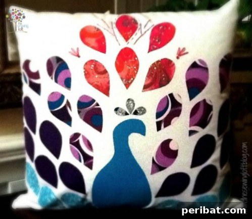 Parça Kumaşlardan Muhteşem Projeler: 100'den Fazla Yaratıcı Değerlendirme Fikri 76 DIY Fabric Scrap Peacock Accent Pillow
