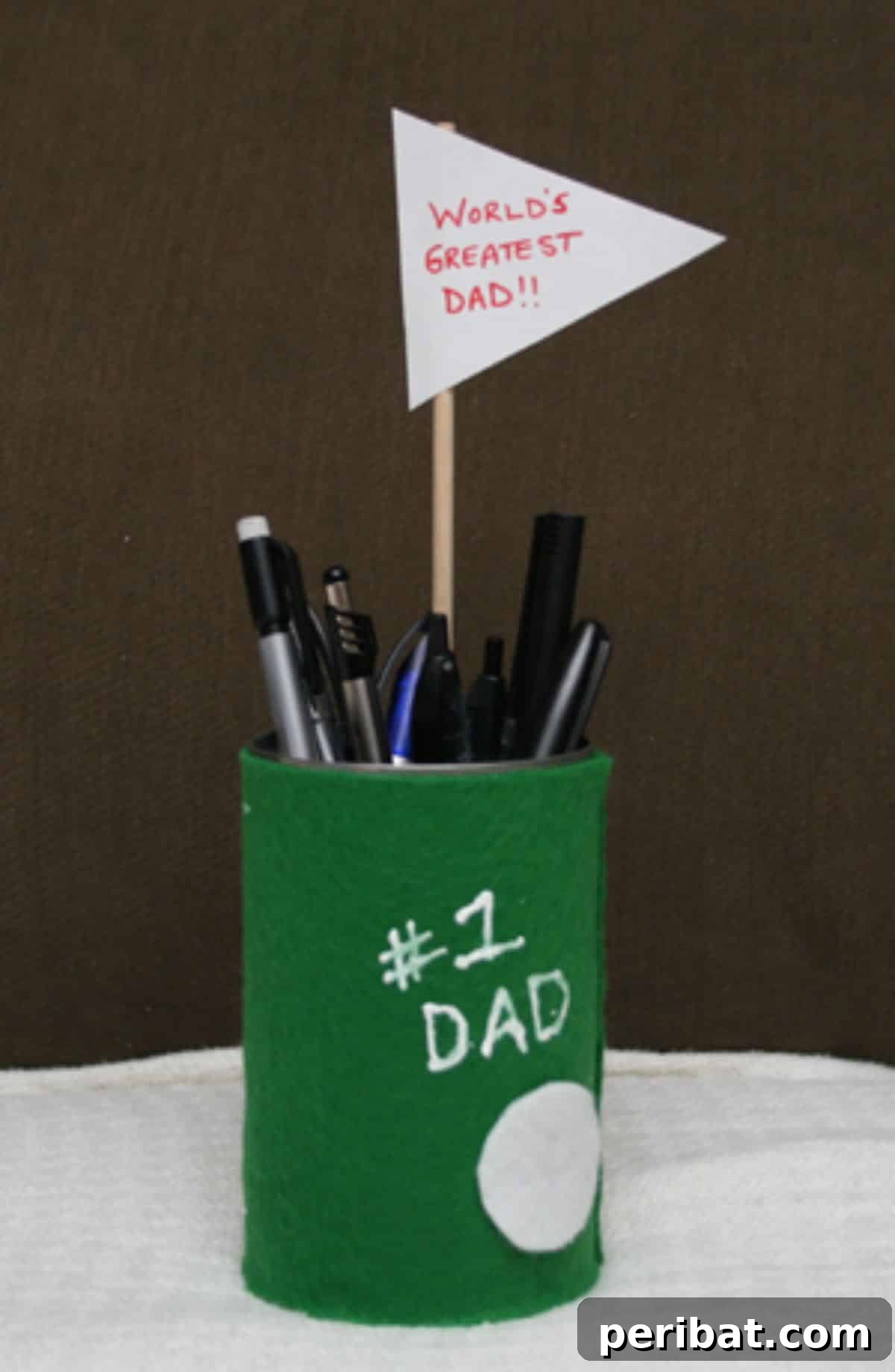 31 Homemade Father's Day Decor and Gift Ideas 31 Father's Day Golf Pen Holder Craft