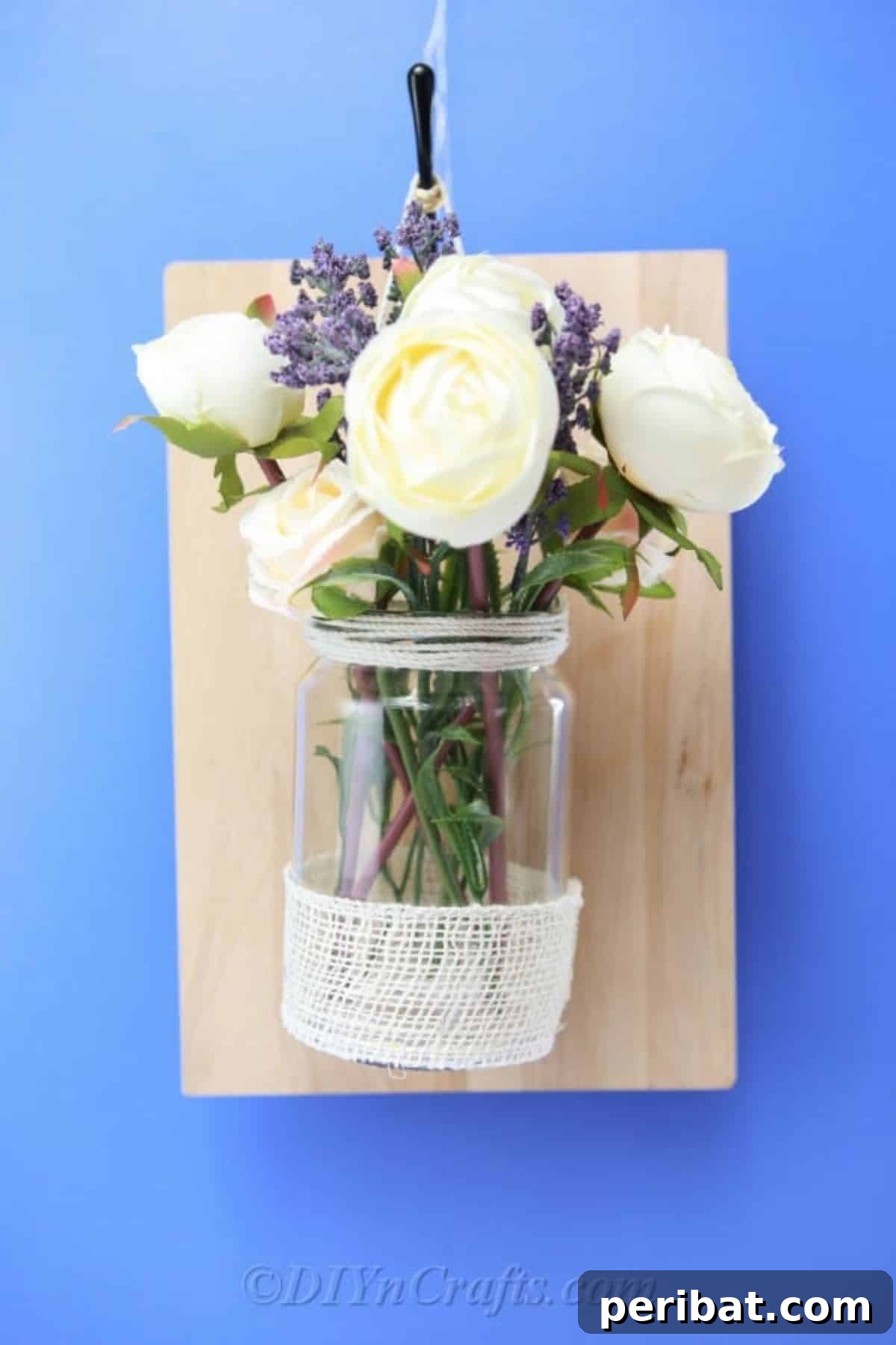 DIY Floral Wall Vase Decoration From an Old Jar