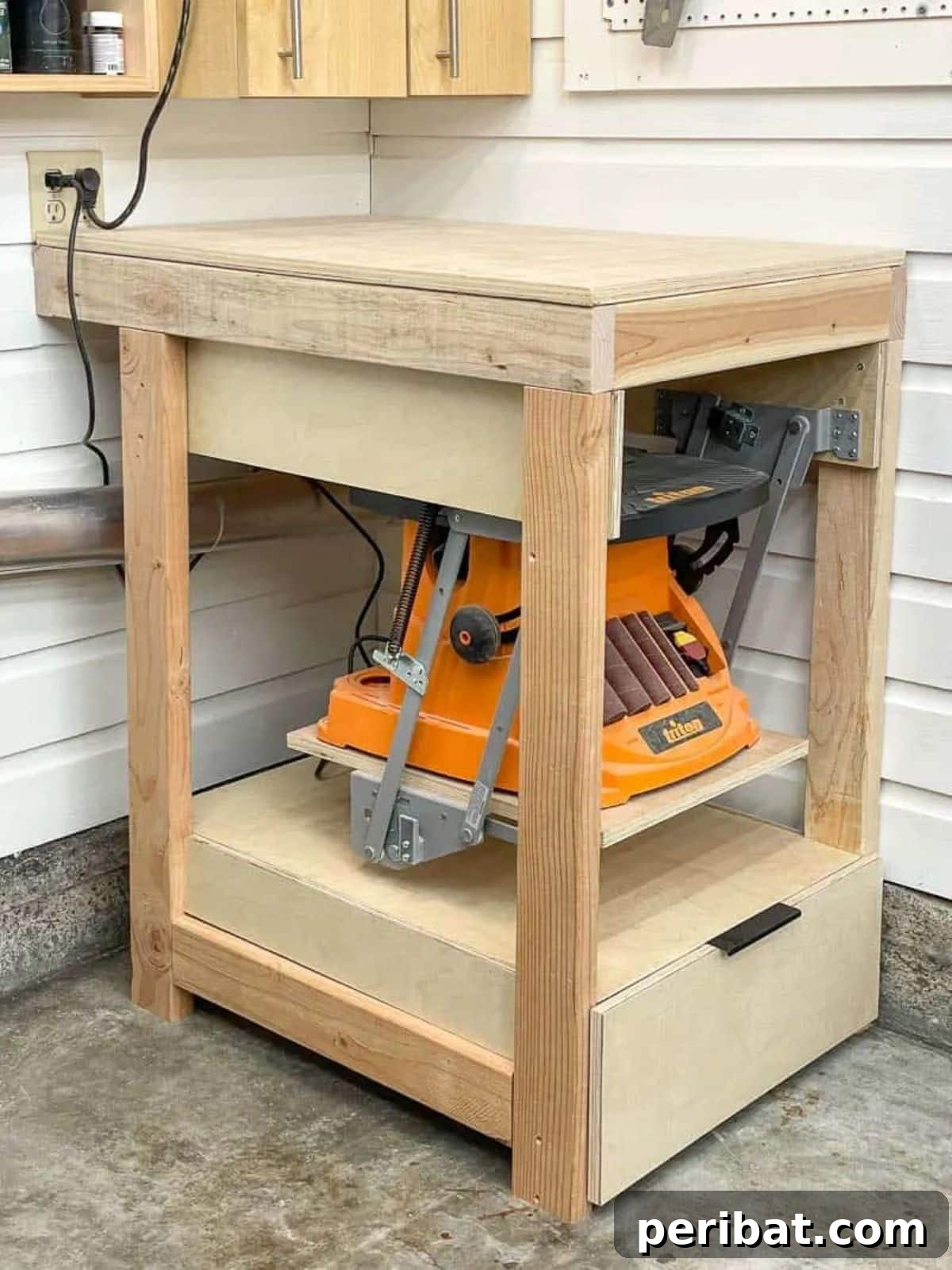 Tool Stand with Integrated Sander Lift for Convenience
