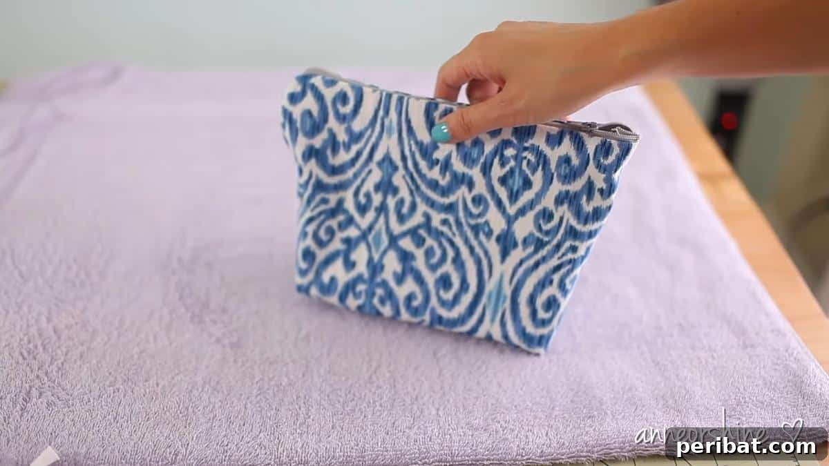50 Smart Makeup Organization Ideas: DIY Projects & Best Products 3 DIY No-Sew Makeup Bag