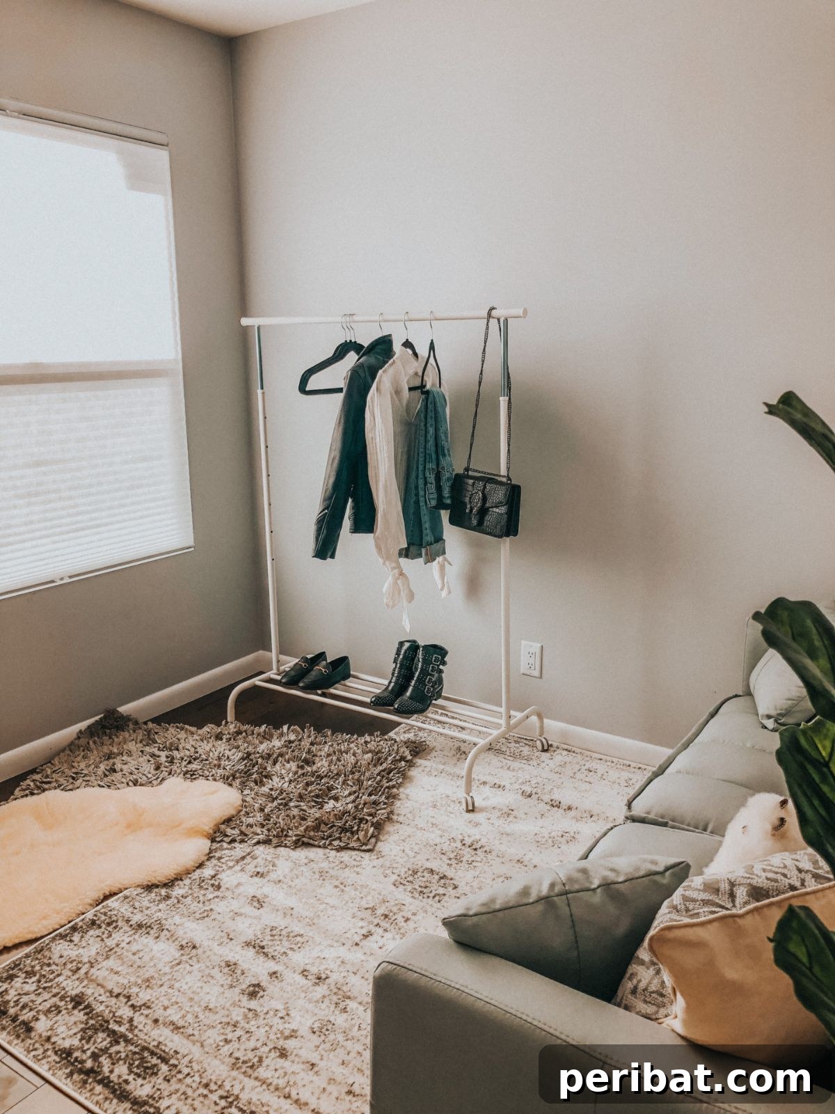 Simplify Your Space: 50 Minimalist Room Decor DIYs & Picks 9 Minimalist Room Decor: Office Styling