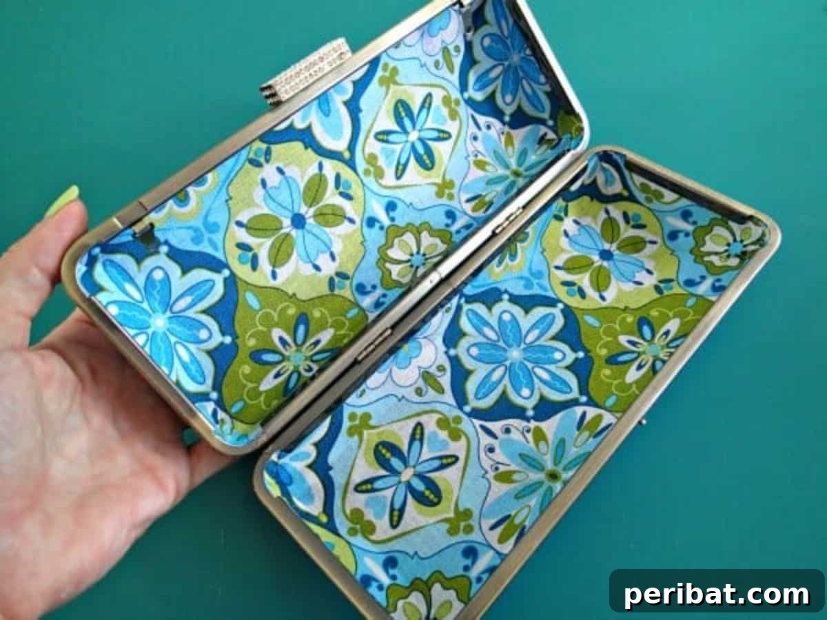 39 Stylish and Adorable DIY Purse Ideas 17 DIY Box Frame Clutch Purse