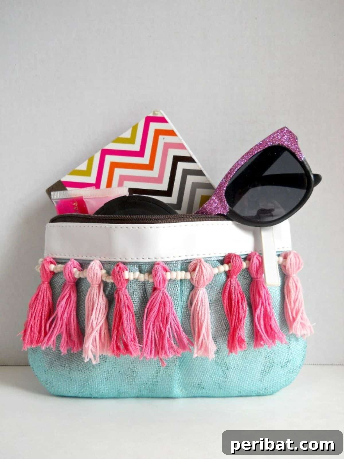 39 Stylish and Adorable DIY Purse Ideas 8 DIY Beaded Tassel Bag