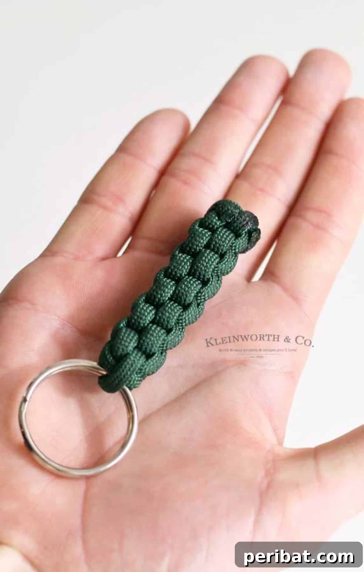 Craft 50 Amazing DIY Keychains 29 DIY Paracord Survival Keychain