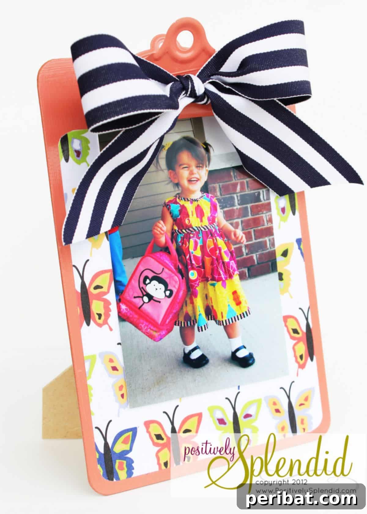 Handmade Hugs: 34 Practical DIY Gifts for Your Sister 36 Clipboard Photo Display Tutorial