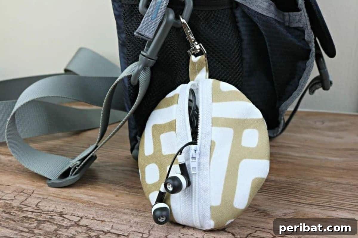 Crafting Love 45 DIY Gifts For Your Boyfriend 27 Earbud Pouch