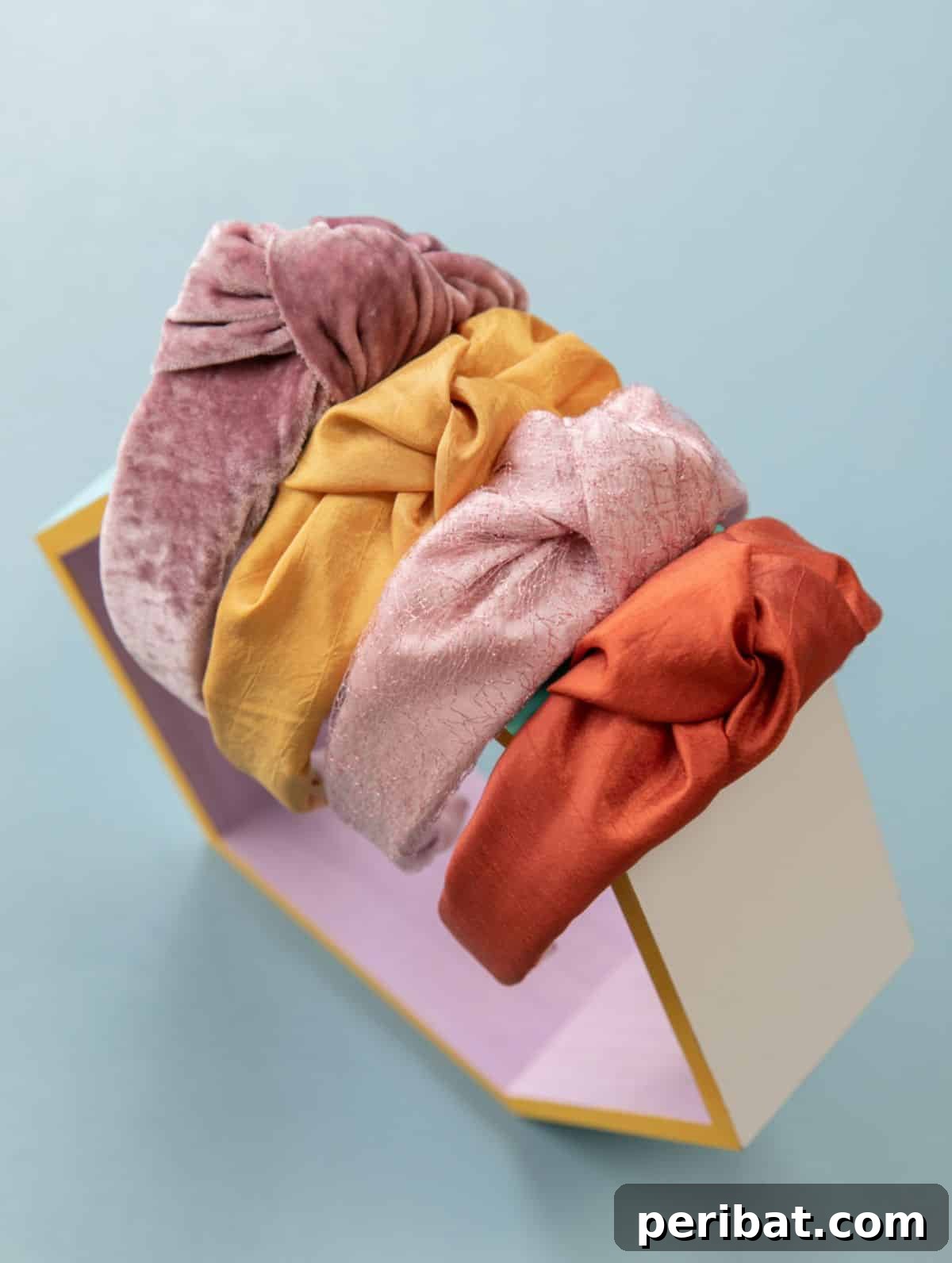 39 Adorable Handmade Gifts for Your Daughter 3 DIY Knotted Headband for a Stylish Daughter