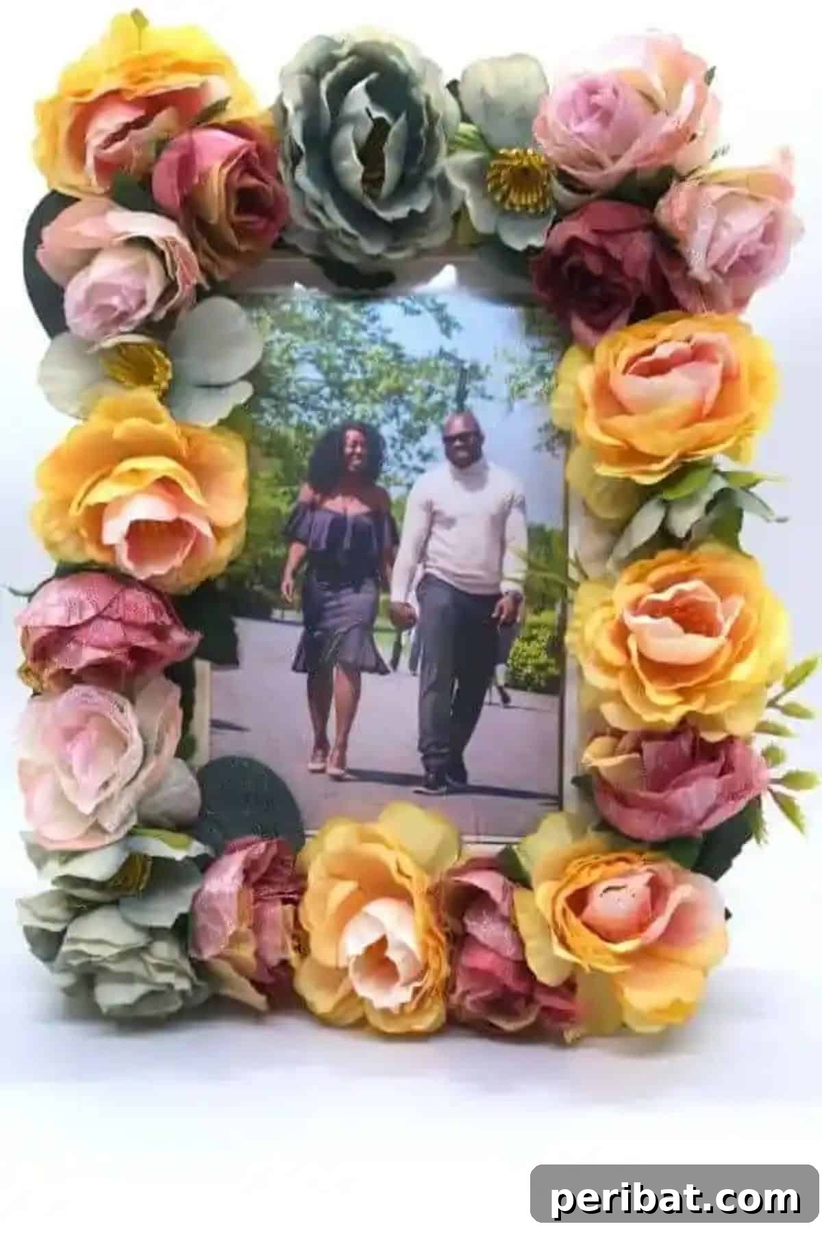 DIY picture frame with flowers, personalized floral decor, romantic gift for girlfriend
