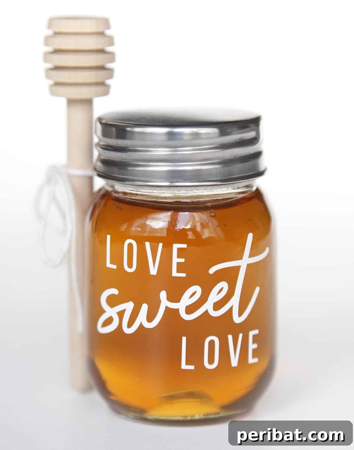 Mini honey jars wedding favors, adorned with custom tags and ribbons for a rustic-chic event.