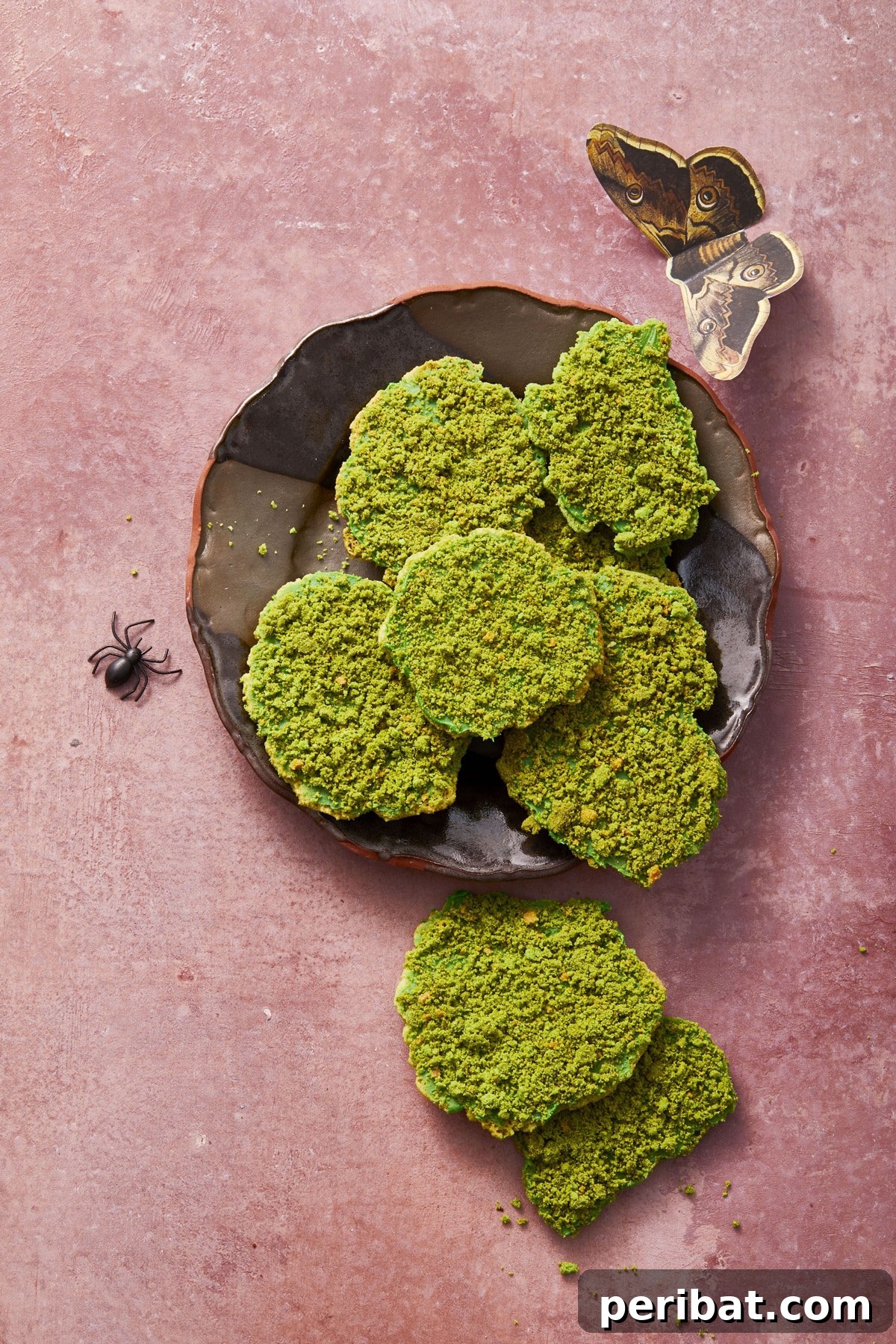 42 Spooktacular DIY Halloween Cookie Treats 3 Green moss-shaped bowl of cookies