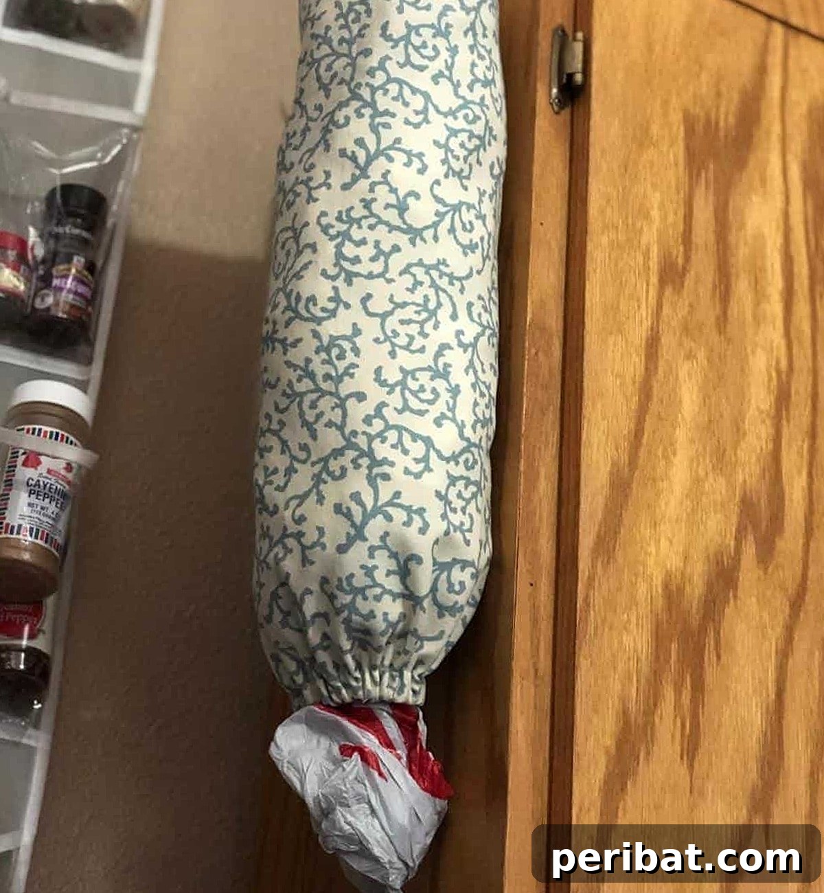 Simple DIY Ideas for Grown-Ups 50 Projects 39 plastic bag dispenser