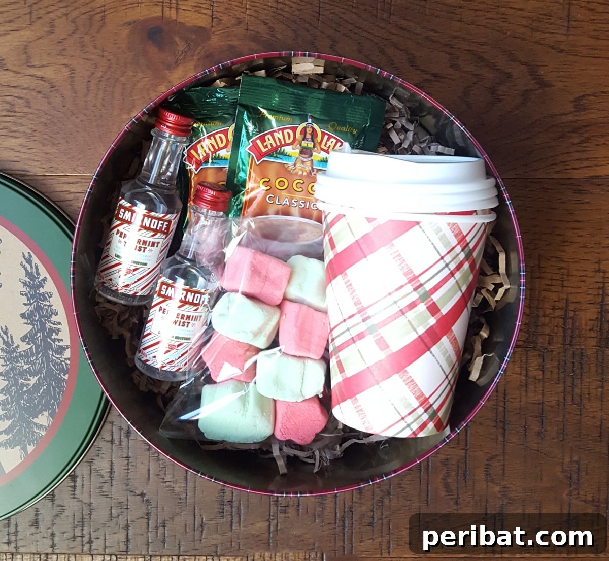 Craft Your Own Cocktails 24 Kit Ideas 14 Festive DIY Christmas Cocoa Cocktail Kit with mint and peppermint vodka.