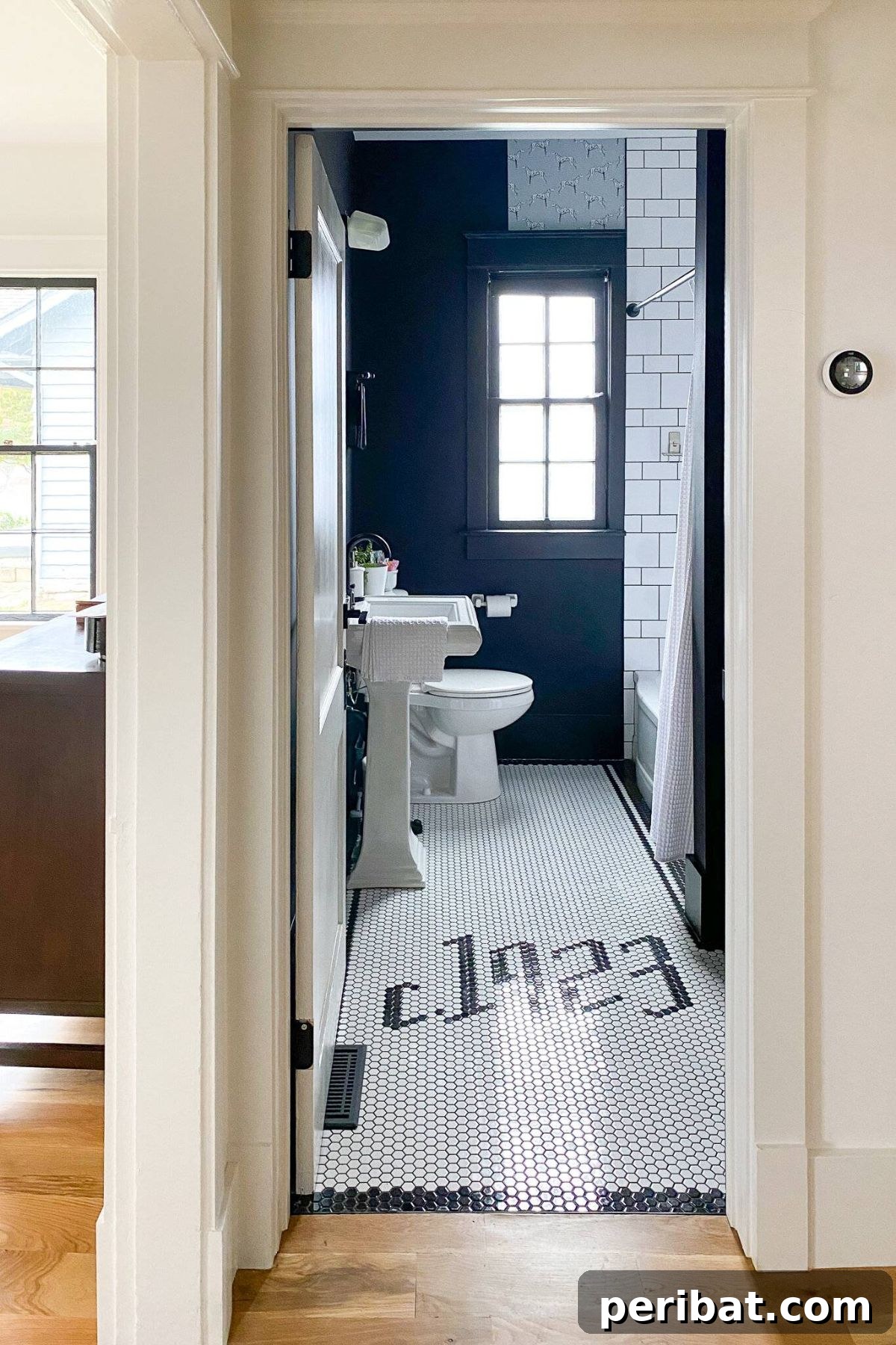 Stunning DIY Bathroom Floors: Tile Ideas & Product Picks 42 Historic Bathroom