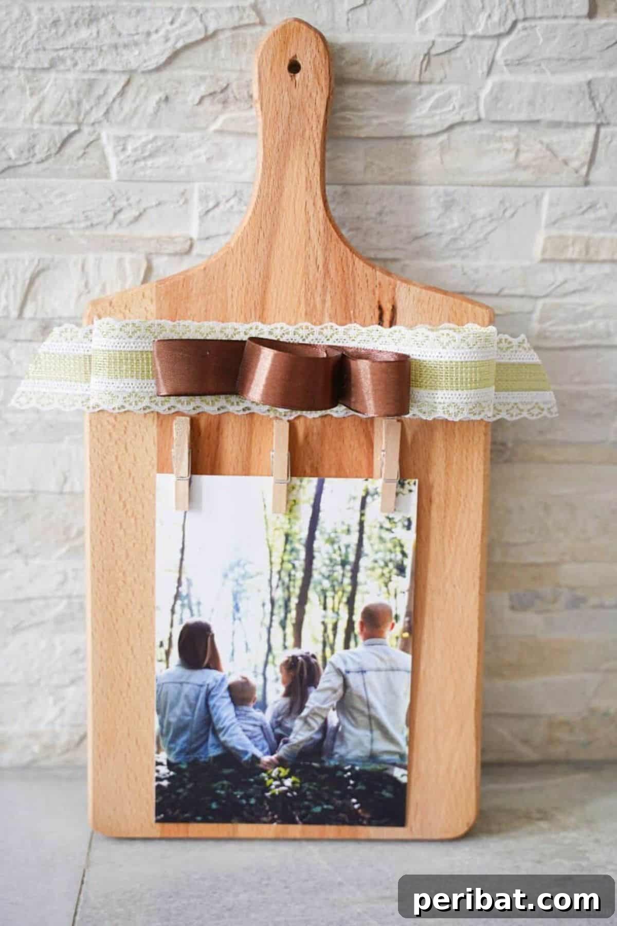 45 Inspiring DIY Photo Frame Projects 4 Upcycled Cutting Board Craft Picture Frame