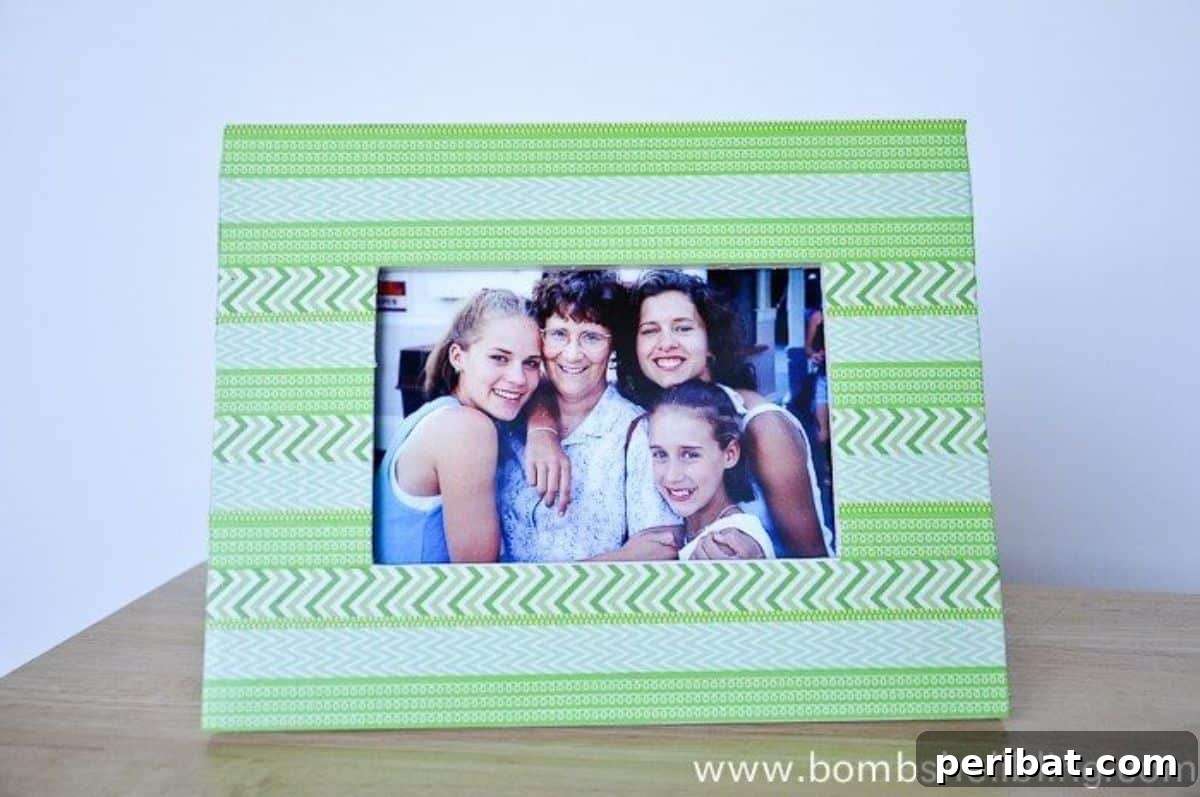 45 Inspiring DIY Photo Frame Projects 35 DIY Striped Washi Tape Photo Frame